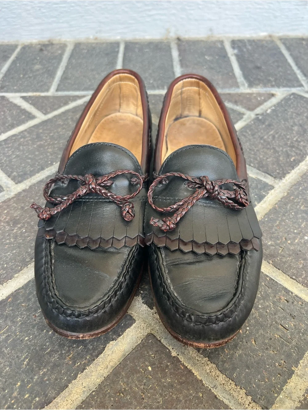 EUC Men’s 8.5 Allen Edmonds Woodstock Black and Brown Leather Kiltie Loafers